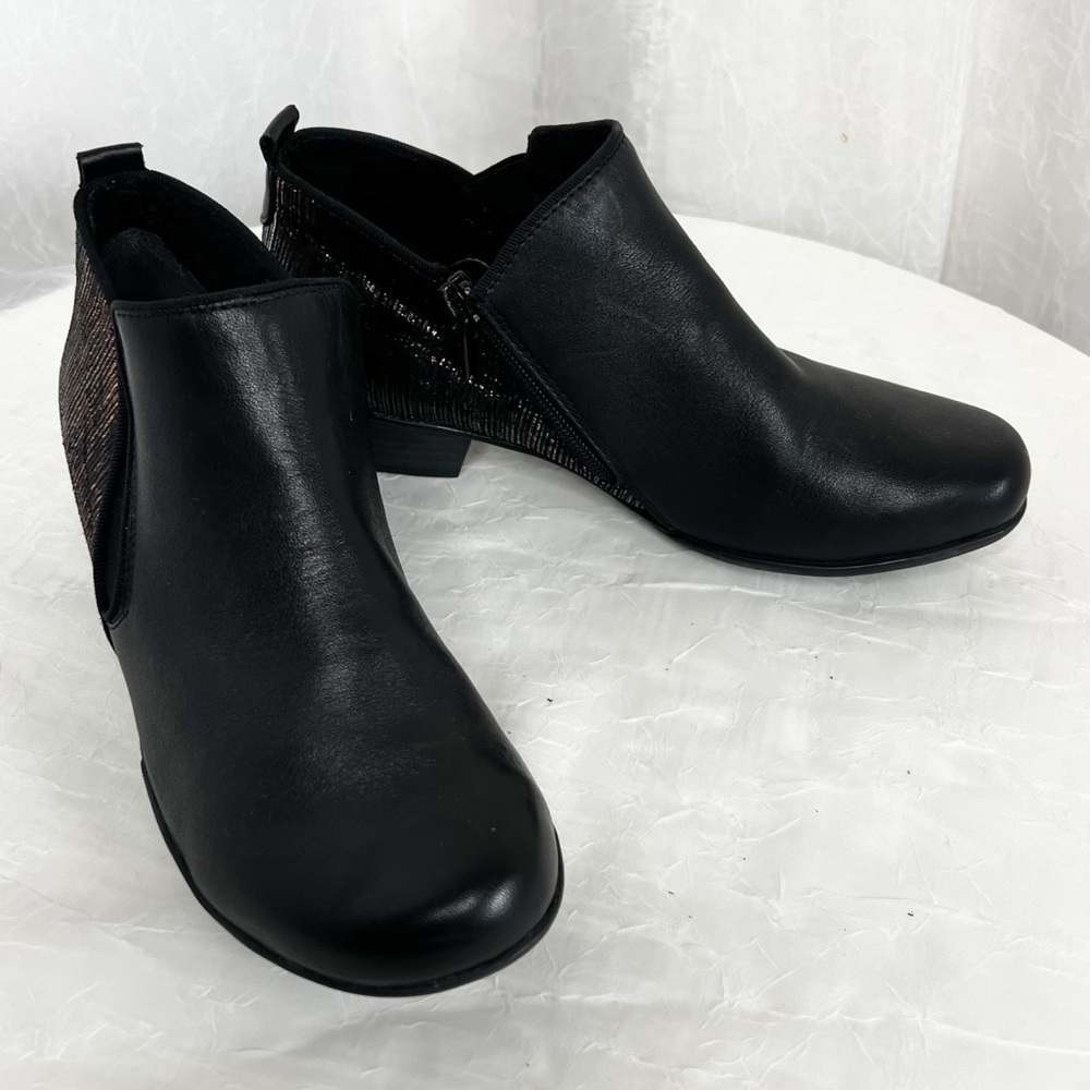 REMONTE Black Zip Ankle Booties - Picture 3 of 14
